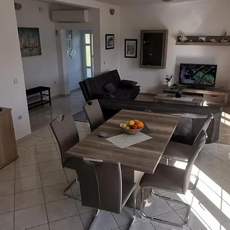 Felix For4 Apartman Kampor